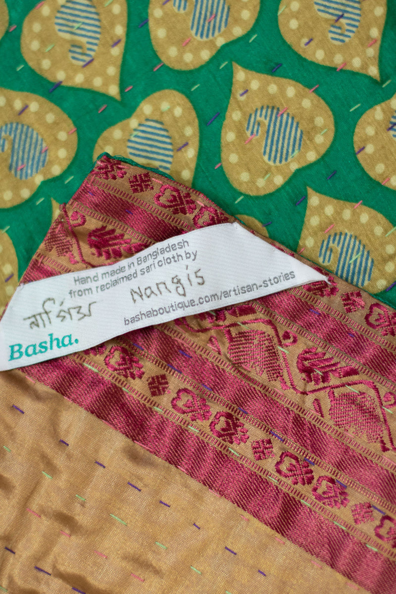 The best quality of kantha blankets, made with dignity.